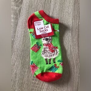 NWT … HOLIDAY STYLE “Size: Shoe Size: (4-10)” Low Cut Socks